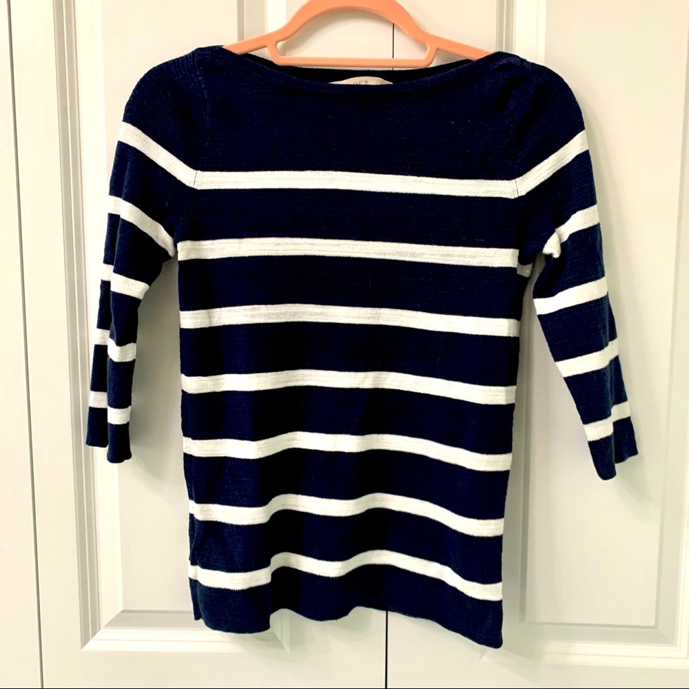 Blue and white 3/4 sleeve sweater